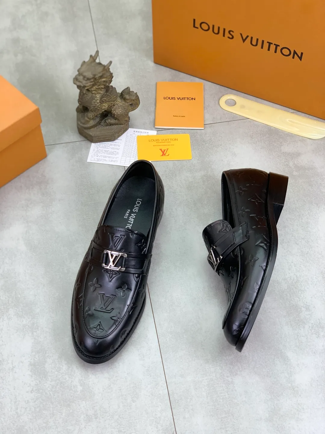 Men's Men's Shoes 💰P420 [New Style] 💰Yangli💎💎💎[Louis Vuitton] LV high-end men's formal business leather shoes, original order 1:1! Original imported calfskin, original metal buckle, imported sheepskin lining for feet, original outsole, men's shoe size: 39-45 (38.46 customized) black optional